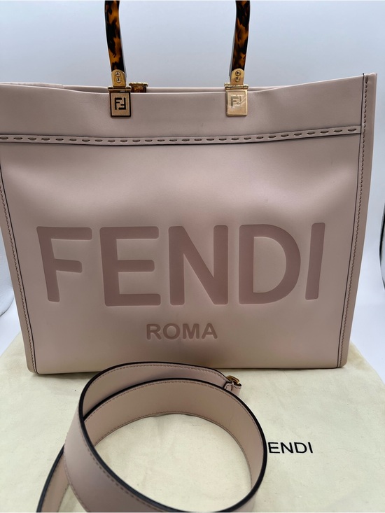 Fendi Handbags - Fendi Leather Sunshine Medium Shopper Tote bag light pink🔥